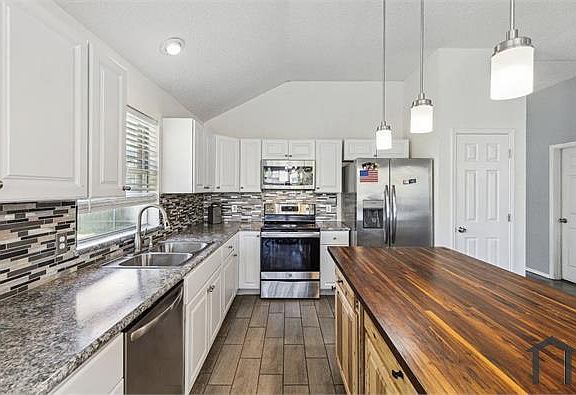 3rd image of 1101 Lakefield Dr