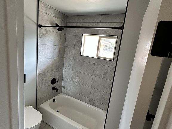 5th image of 836 Seamas Ave