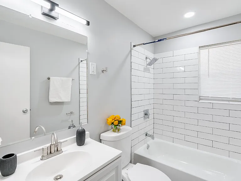 90 Oak St #1 — Photo 3