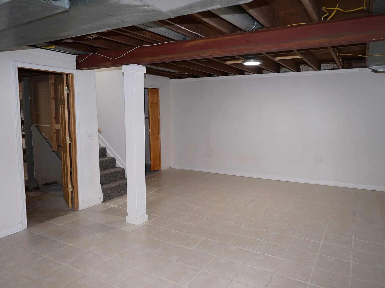 3 bed, 768 sqft, $2,080 — Photo 2