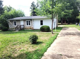 2805 Broadbay Dr, Winston Salem, NC 27107