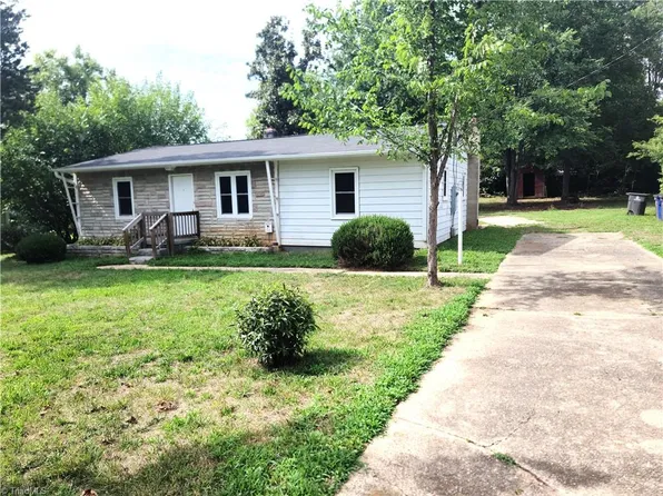 2805 Broadbay Dr, Winston Salem, NC 27107