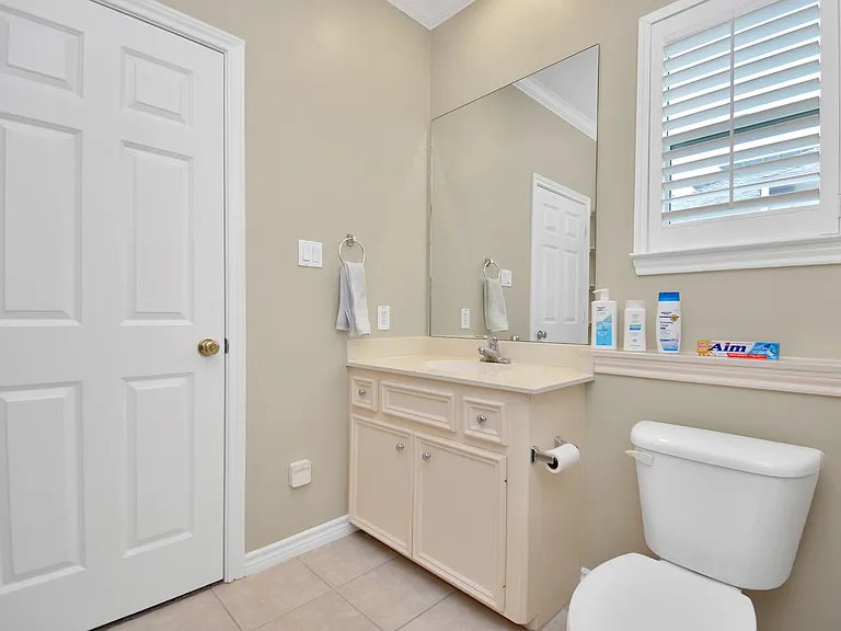 1019 Marconi St — Photo 4