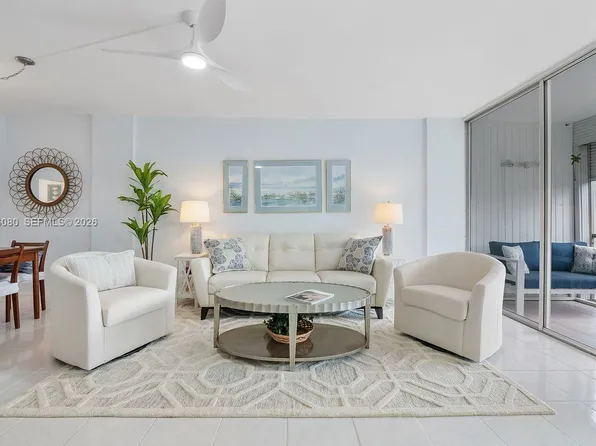 109 Royal Park Dr APT 2F, Oakland Park, FL 33309
