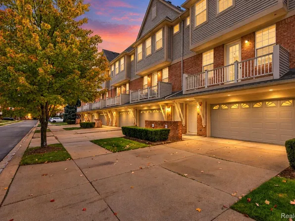 56642 Sunset Dr, Shelby Township, MI 48316