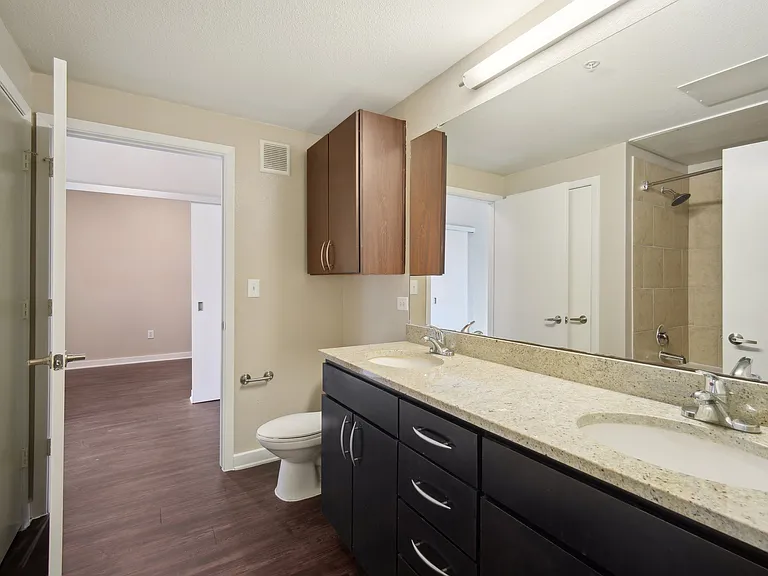 Cole Apartments — Photo 40