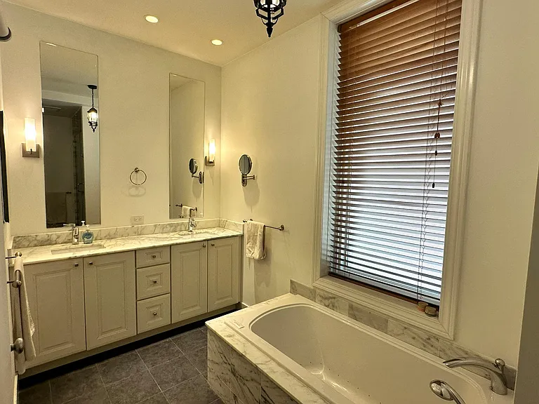 1119 W Belden Ave #1 — Photo 4
