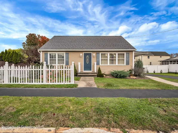 709 Meade St, Throop, PA 18512