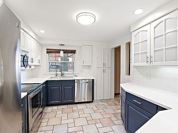 5th image of 9329 Doral Dr