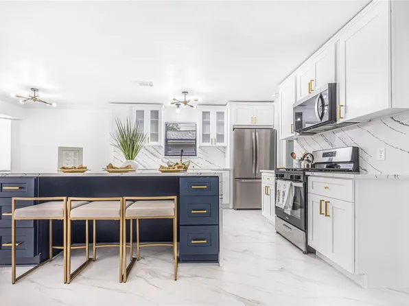 15802 Edenvale St, Friendswood, TX 77546