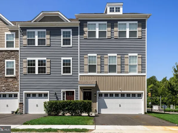 2 Naples Ln, Mount Laurel, NJ 08054