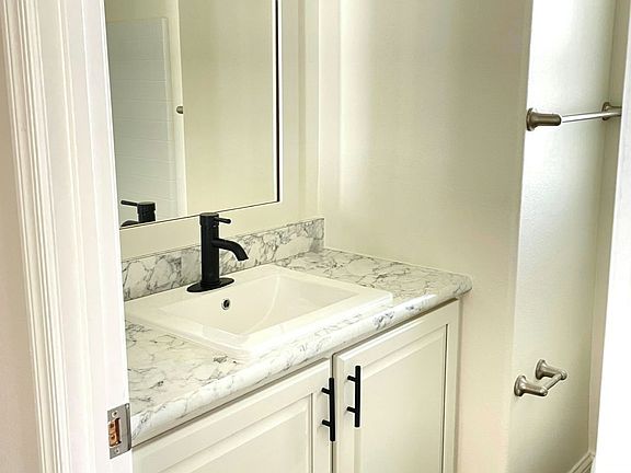 5th image of 25521 Lincoln Ave #81