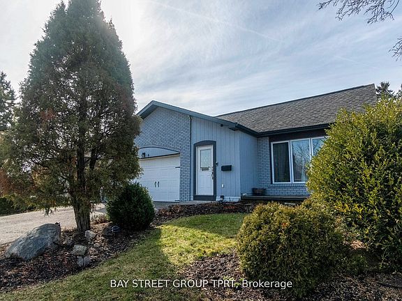 2nd image of 6 Blackthorn Ln