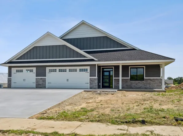 2534 Meadows Dr, River Falls, WI 54022