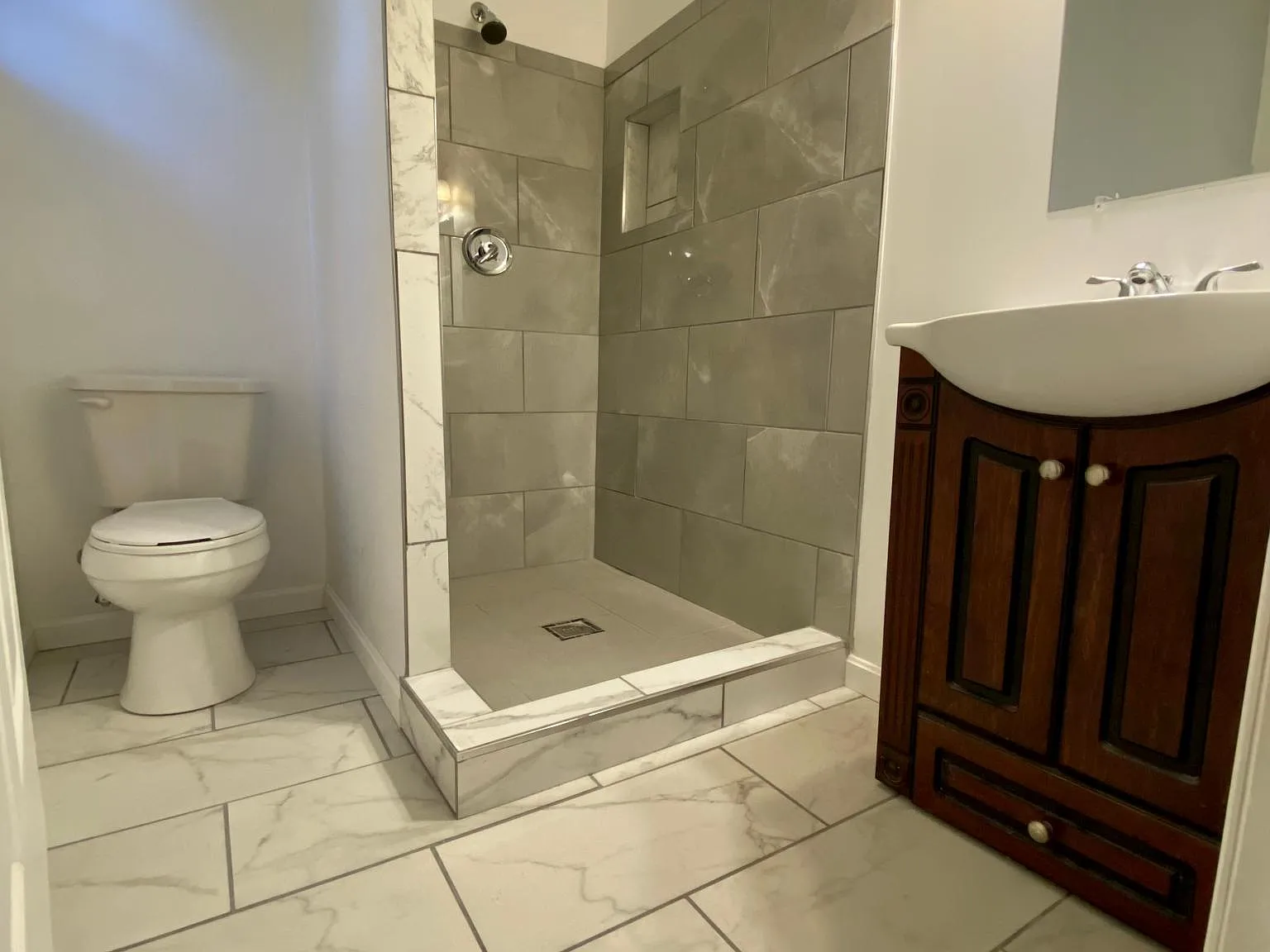 3 bed, 1600 sqft, $2,050 — Photo 4