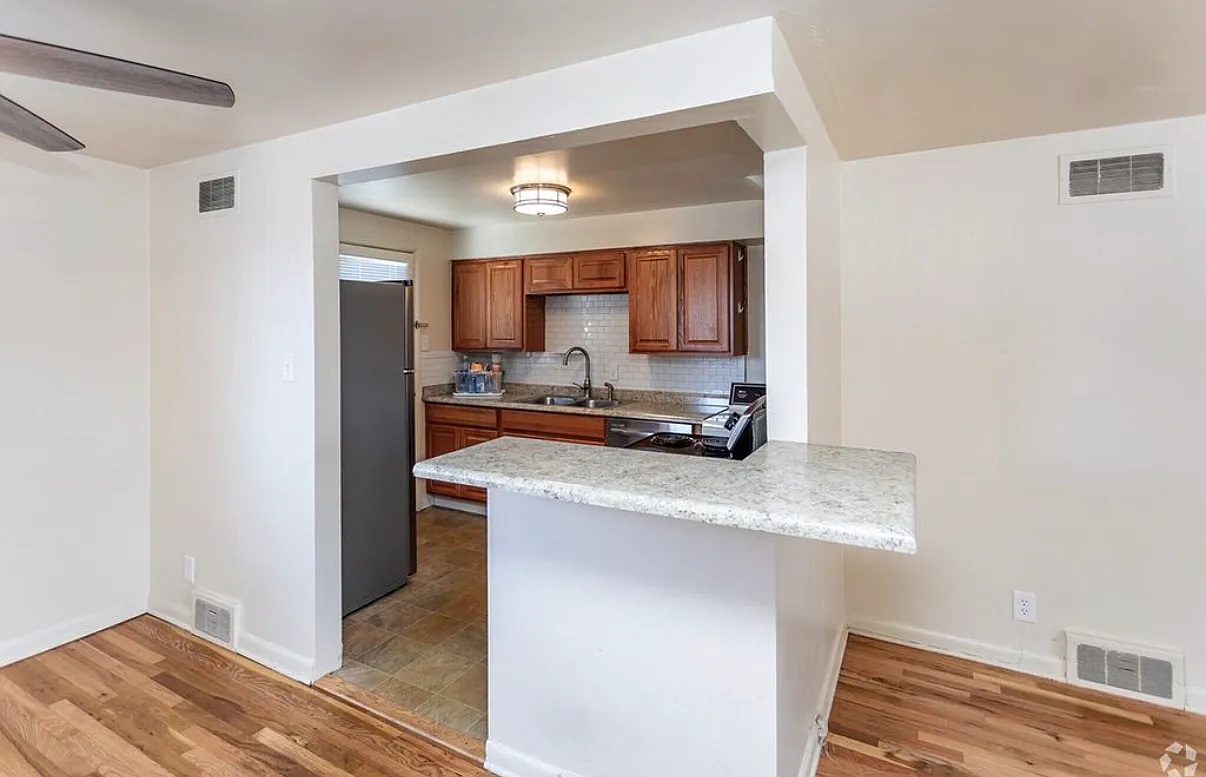 2 bed, 952 sqft, $1,695 — Photo 1