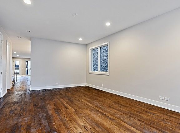 2nd image of 2412 W Lyndale St #1E