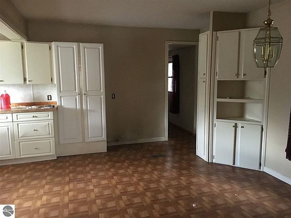 3rd image of 5744 River Valley Dr