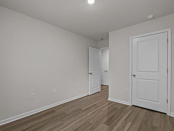5th image of 547 Gemstone Blvd