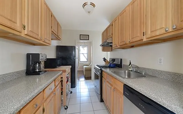 Sold by Century 21 Benjamin Realty | media 31