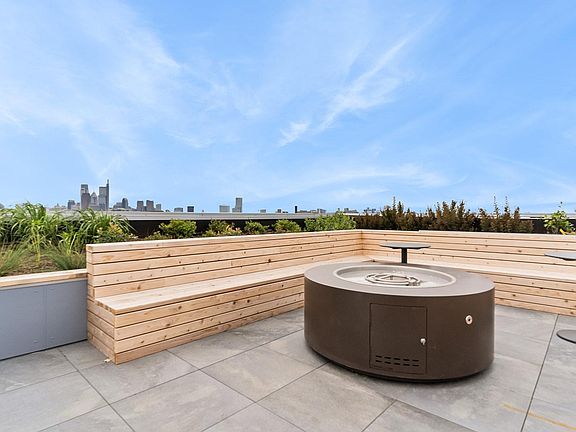 5th image of 3029 W Glenwood Ave #410