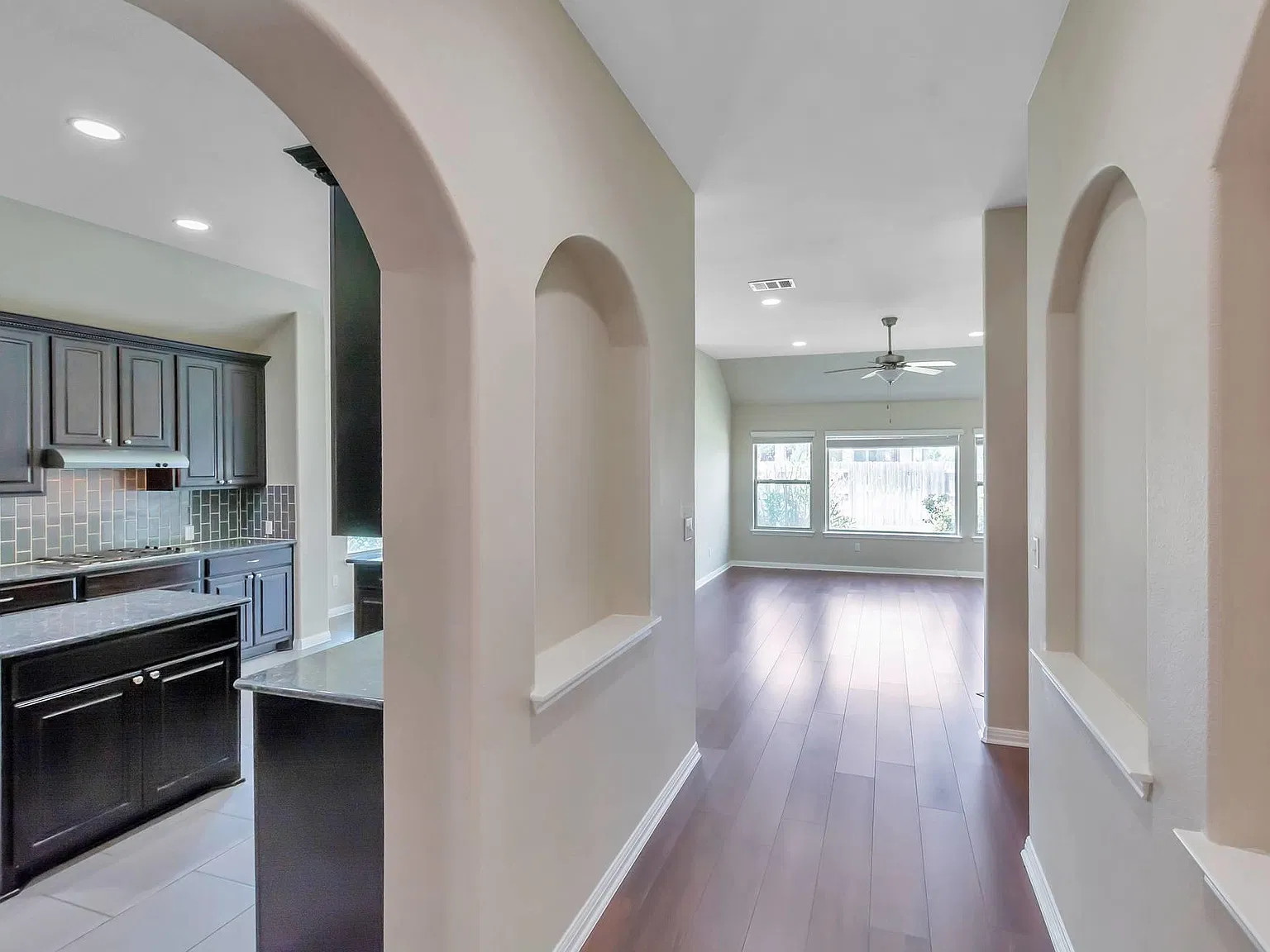 4 bed, 3.5 bath, 2861 sqft, $3,350 — Photo 4
