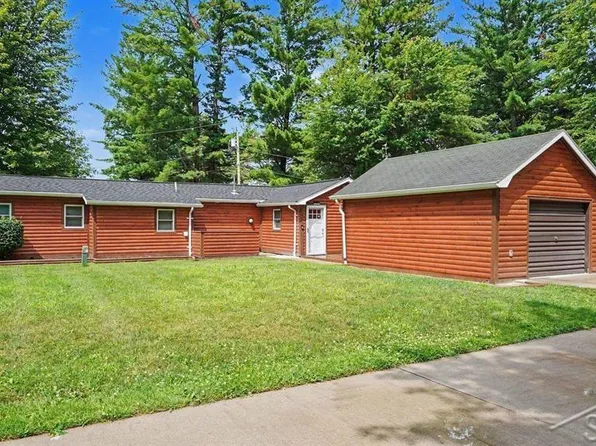 2834 N Wilson Dr, Sanford, MI 48657