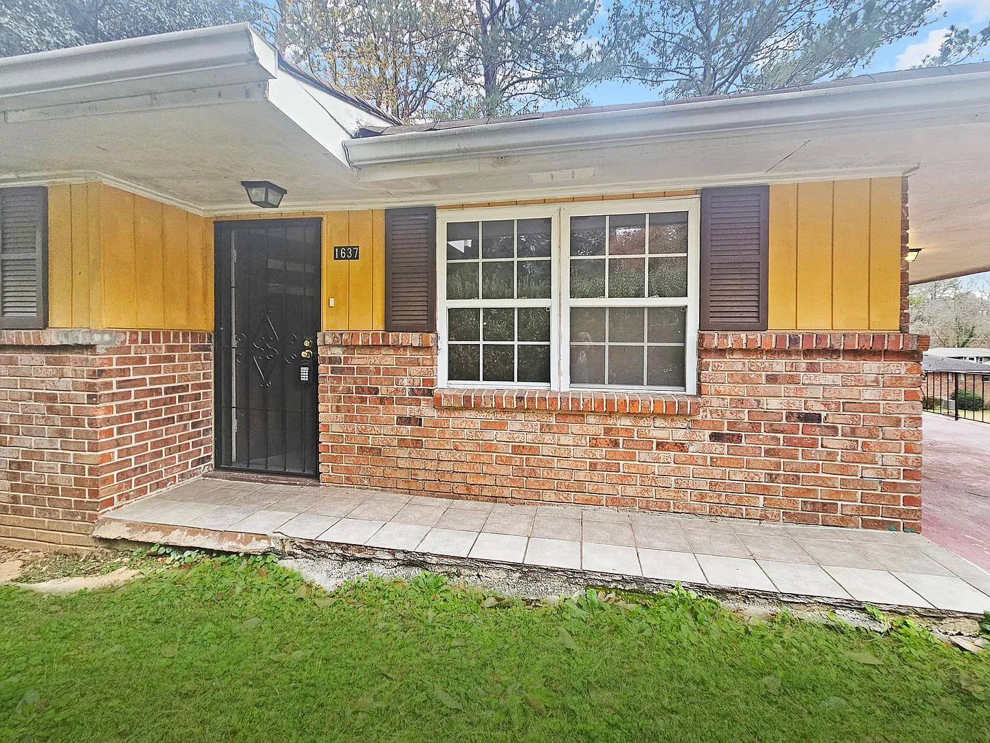 Coming Soon! Large 3-Bedroom, 1.5 Bath Ranch At I-285 & Bolton Rd - Housing Voucher Accepted — Photo 2