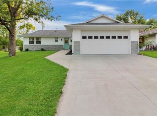 915 Ridge Dr, Warrensburg, MO 64093