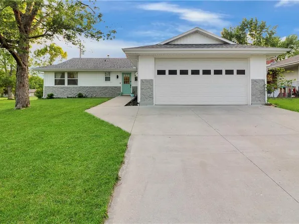 915 Ridge Dr, Warrensburg, MO 64093