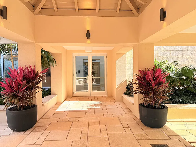 400 S Pointe Dr #307 — Photo 15