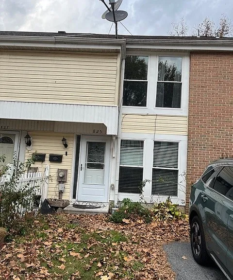 825 Summit Chase Dr — Photo 1