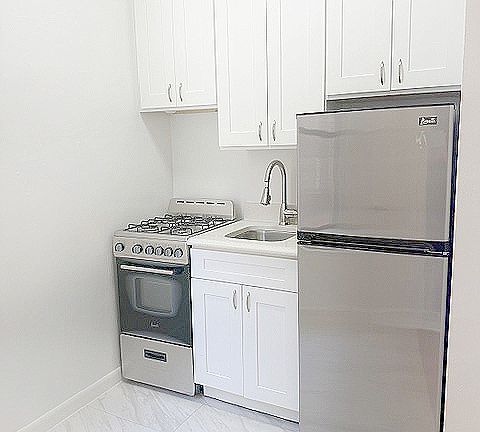 3rd image of 313 E 90th St APT 5C
