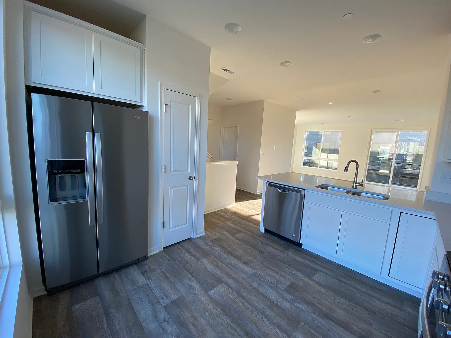3 bed, 2.5 bath, 1732 sqft, $3,400 — Photo 2