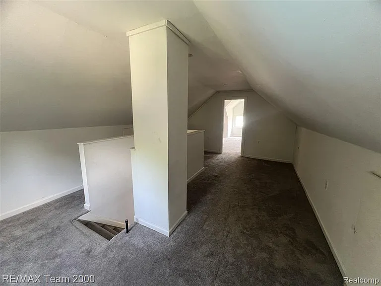 6895 Grandville Ave — Photo 14