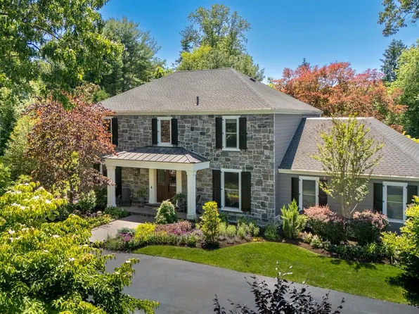 721 Governor Cir, Newtown Square, PA 19073