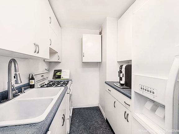 4th image of 400 Central Park W APT 19Y