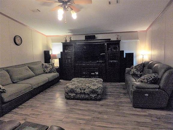 5th image of 212 Creek Crossing Dr