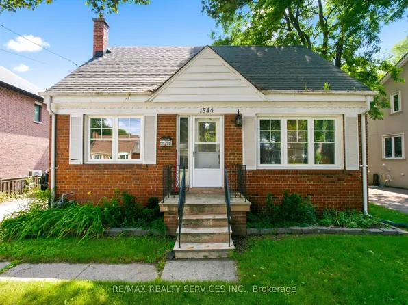 1544 Alexandra Blvd, Mississauga, ON L5E 2B6