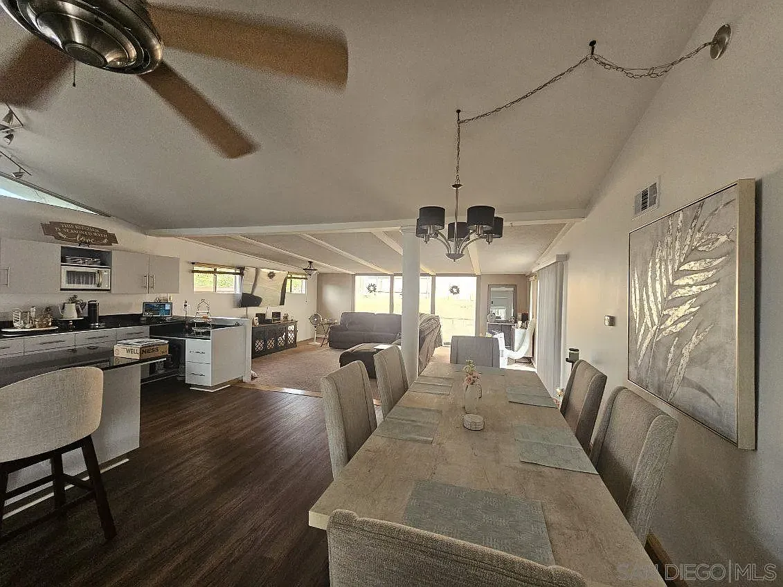 3 bed, 2.0 bath, 1570 sqft, $4,300 — Photo 2