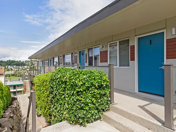 Back Nine Apartments - Located on the west slope of Queen Anne