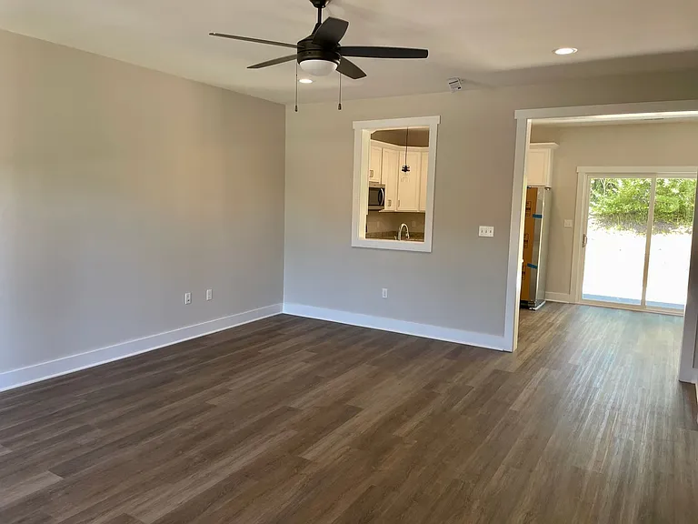 126 Sunburst Villa Dr — Photo 2