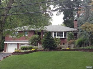 92 Sunrise Dr, Hawthorne, NJ 07506