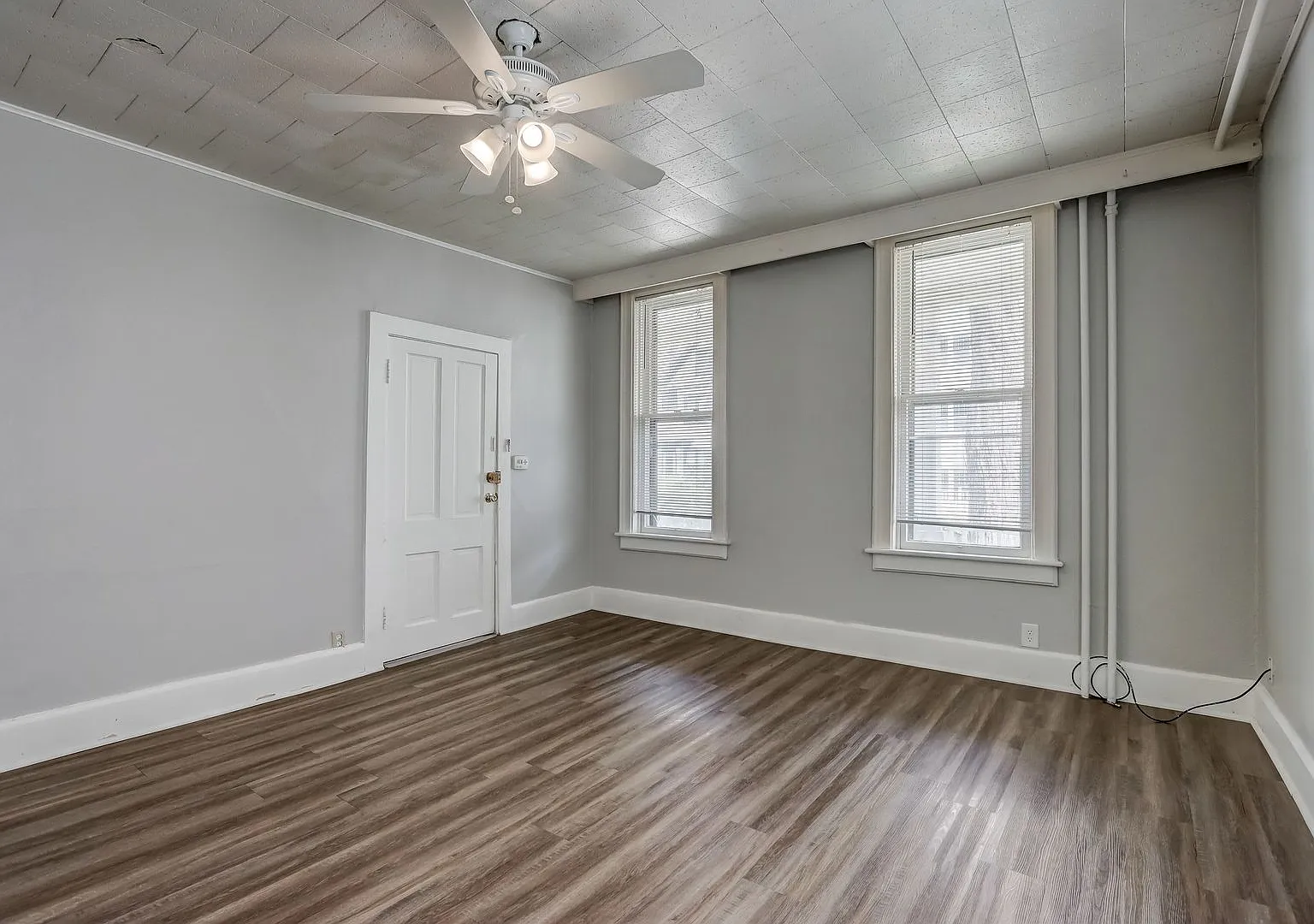 1811 N Warren Ave — Photo 2