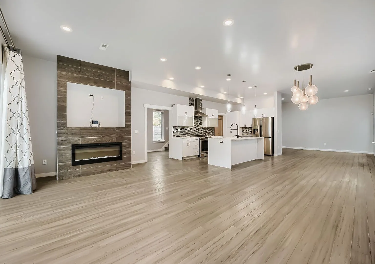 Beautiful 4bed/2.5bath Home in Desirable West Seattle Location! — Photo 4