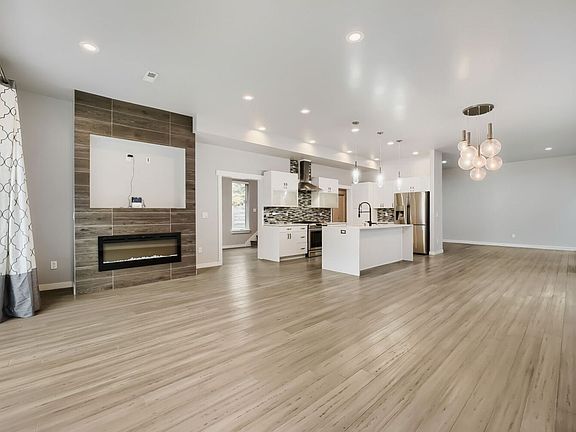 4th image of 4736 25th Ave SW