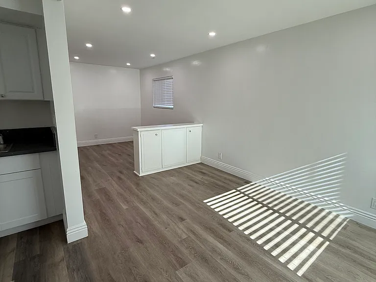 Royal Palms Apartment Complex — Photo 7