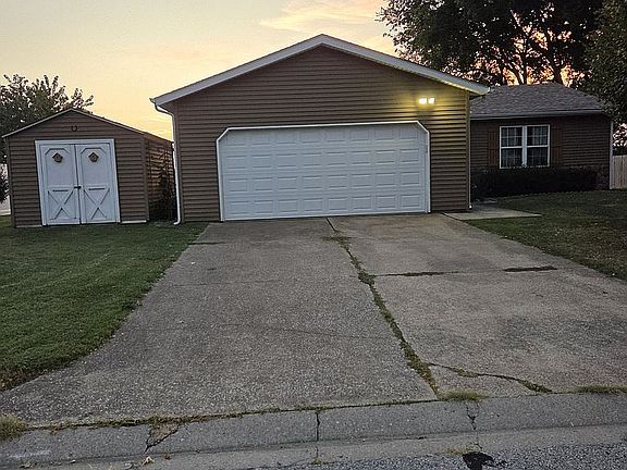 2nd image of 404 Bargraves Blvd
