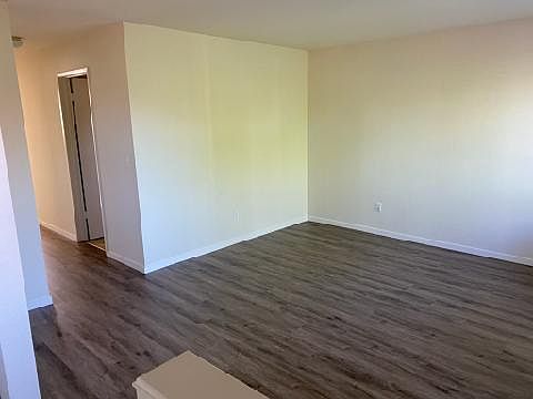 4th image of 2431 Anna Dr #4