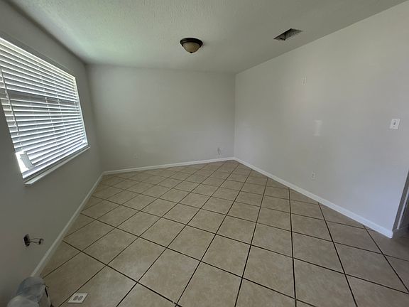 2nd image of 1136 Warren Dr